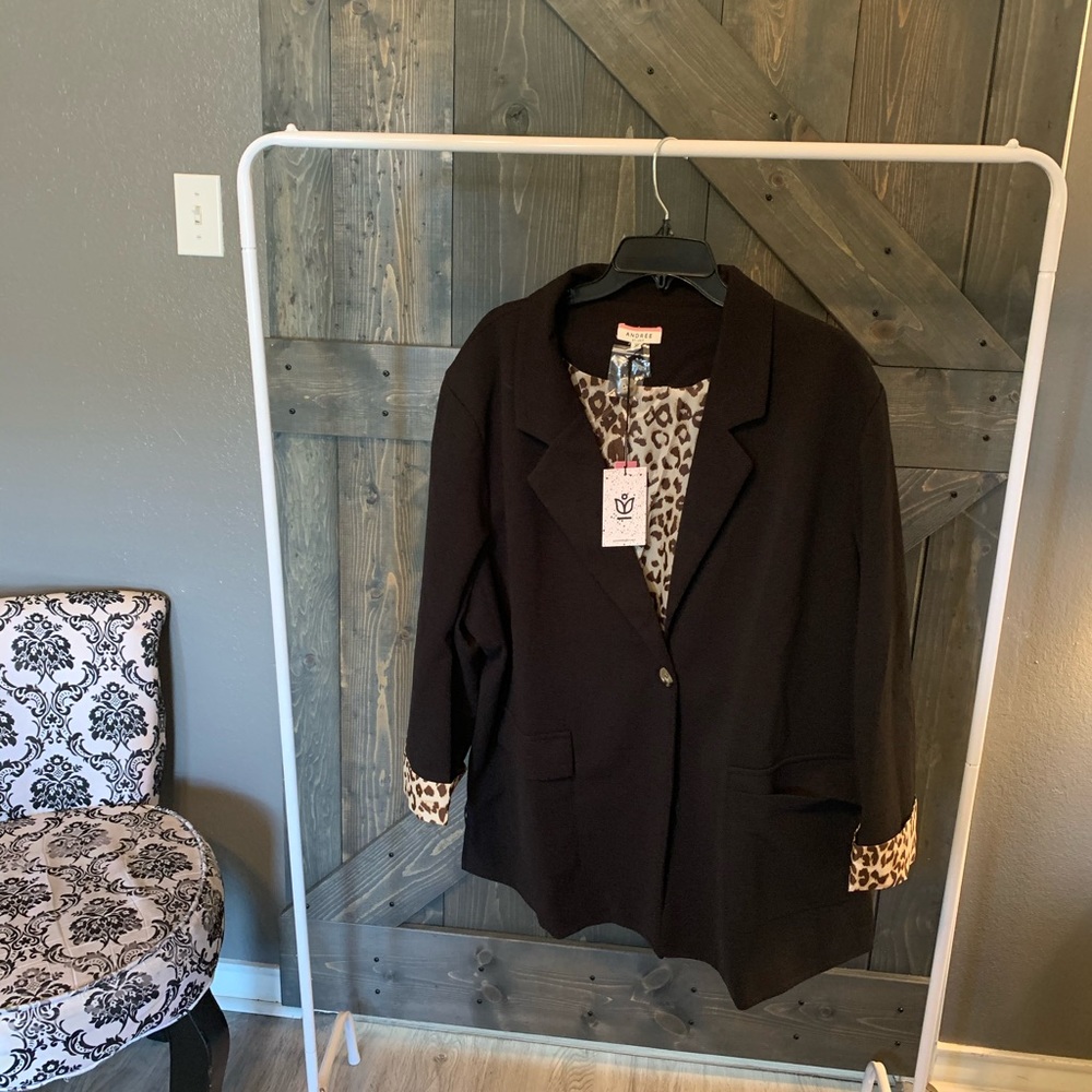 Amazing Black Blazer with Cheetah details